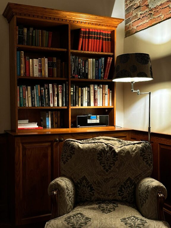 How to Create a Cozy and Inviting Reading Nook at Home